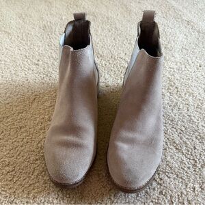 Toms Women’s Tan Ella Ankle Boots with Silver Metallic Accents Size 9.5